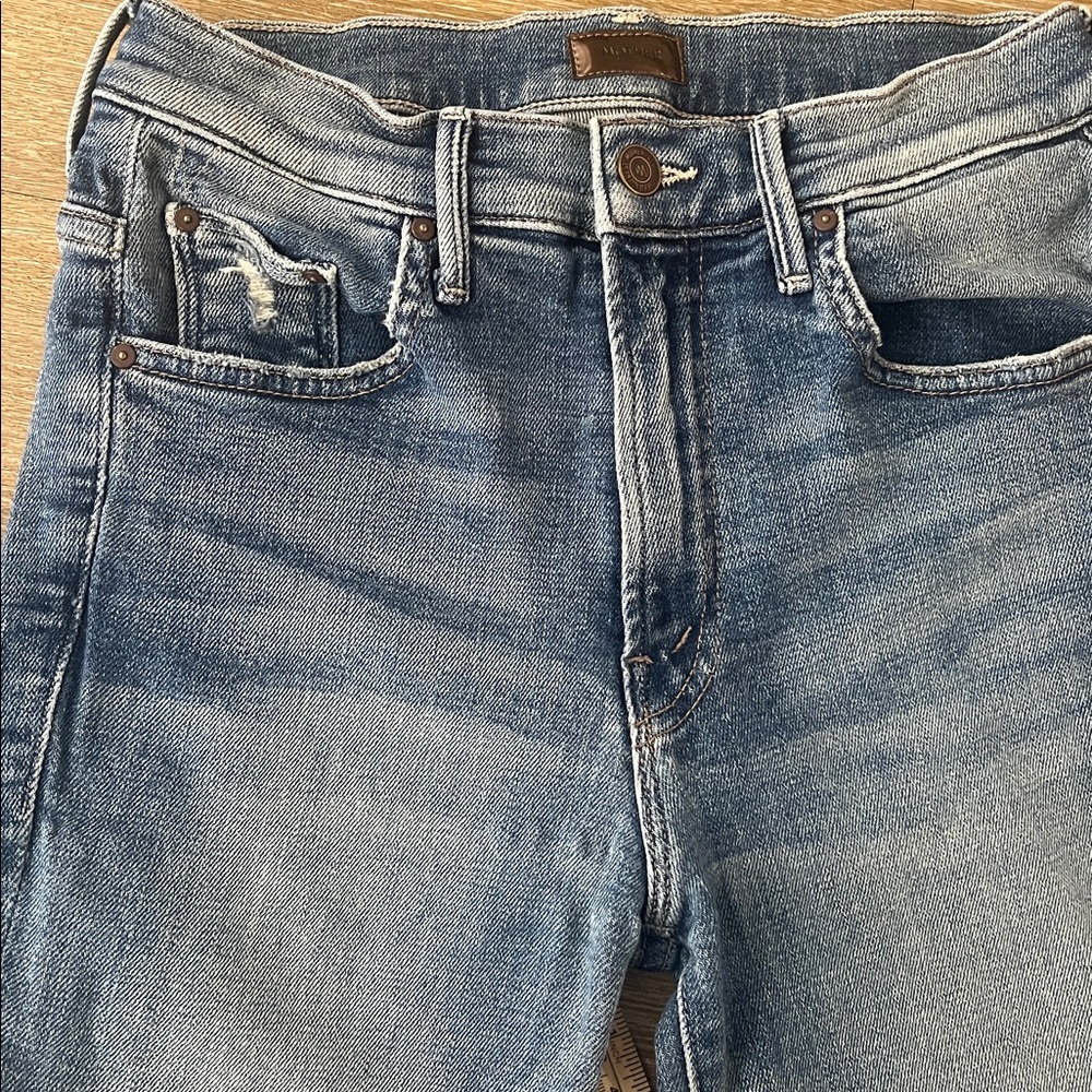 MOTHER The Insider Crop Step Fray Jeans in Reckless on Shiny White Vespa Size 26 - Picture 11 of 11